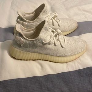 Cream white / triple white Yeezy 350 V2 Size 10 US